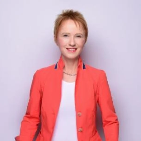 Dr. Claudia Hilker