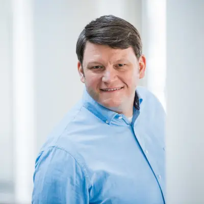 Dr. Kristian Schatz